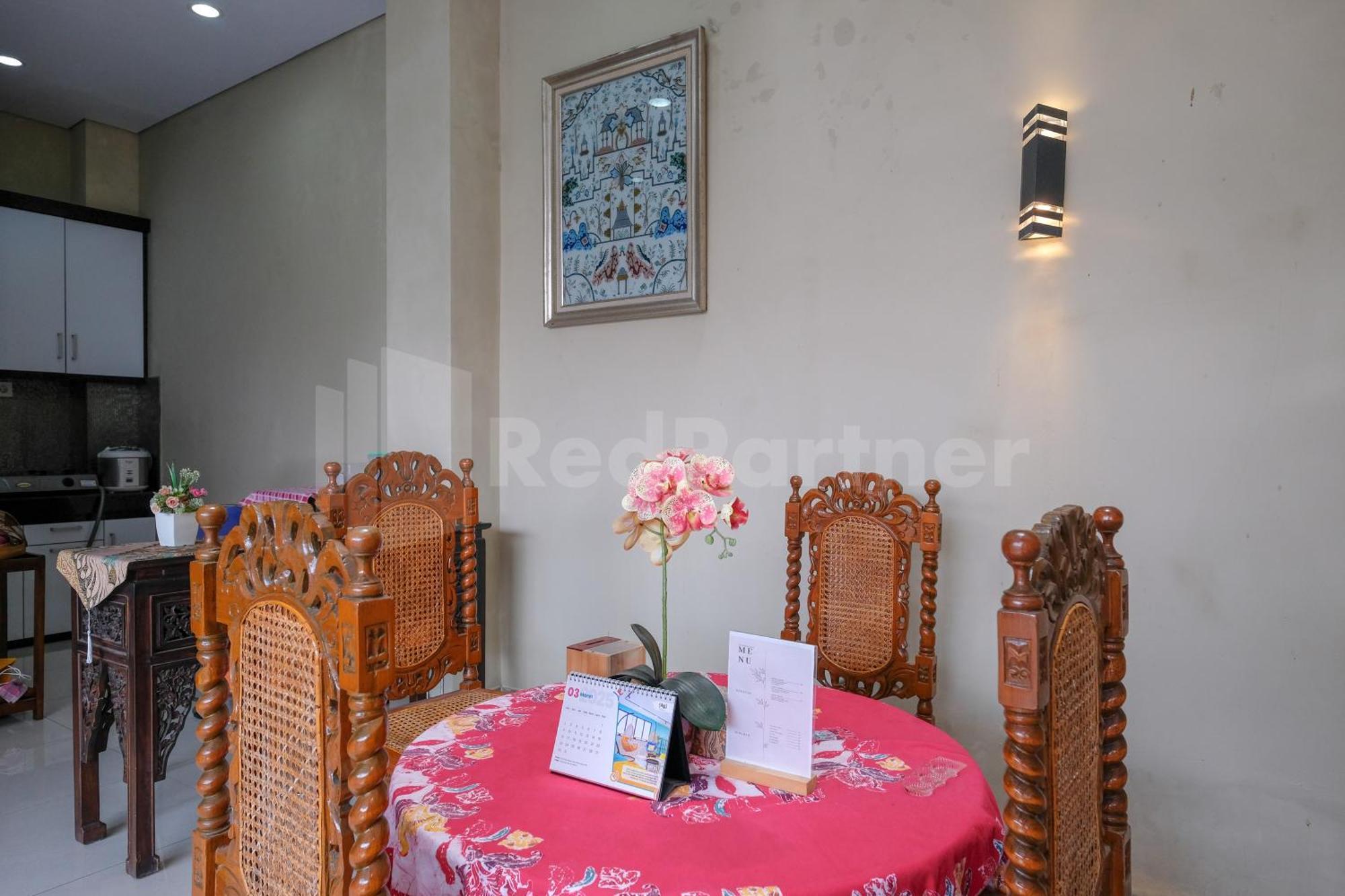 Grha Minggiran Mitra Reddoorz Hotel 2*